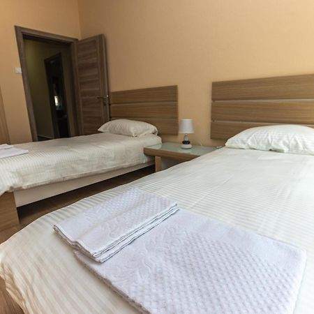 Apartmani Bulevar 采蒂涅 外观 照片