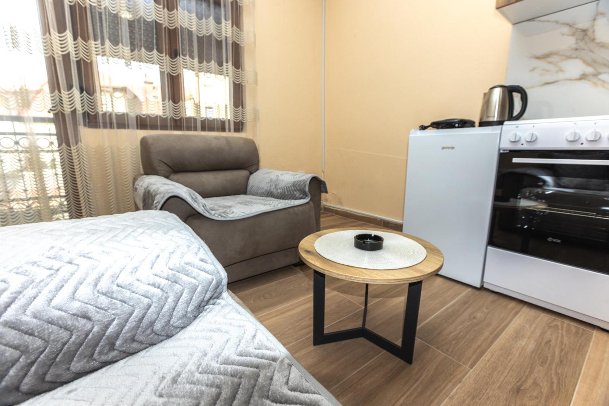 Apartmani Bulevar 采蒂涅 外观 照片