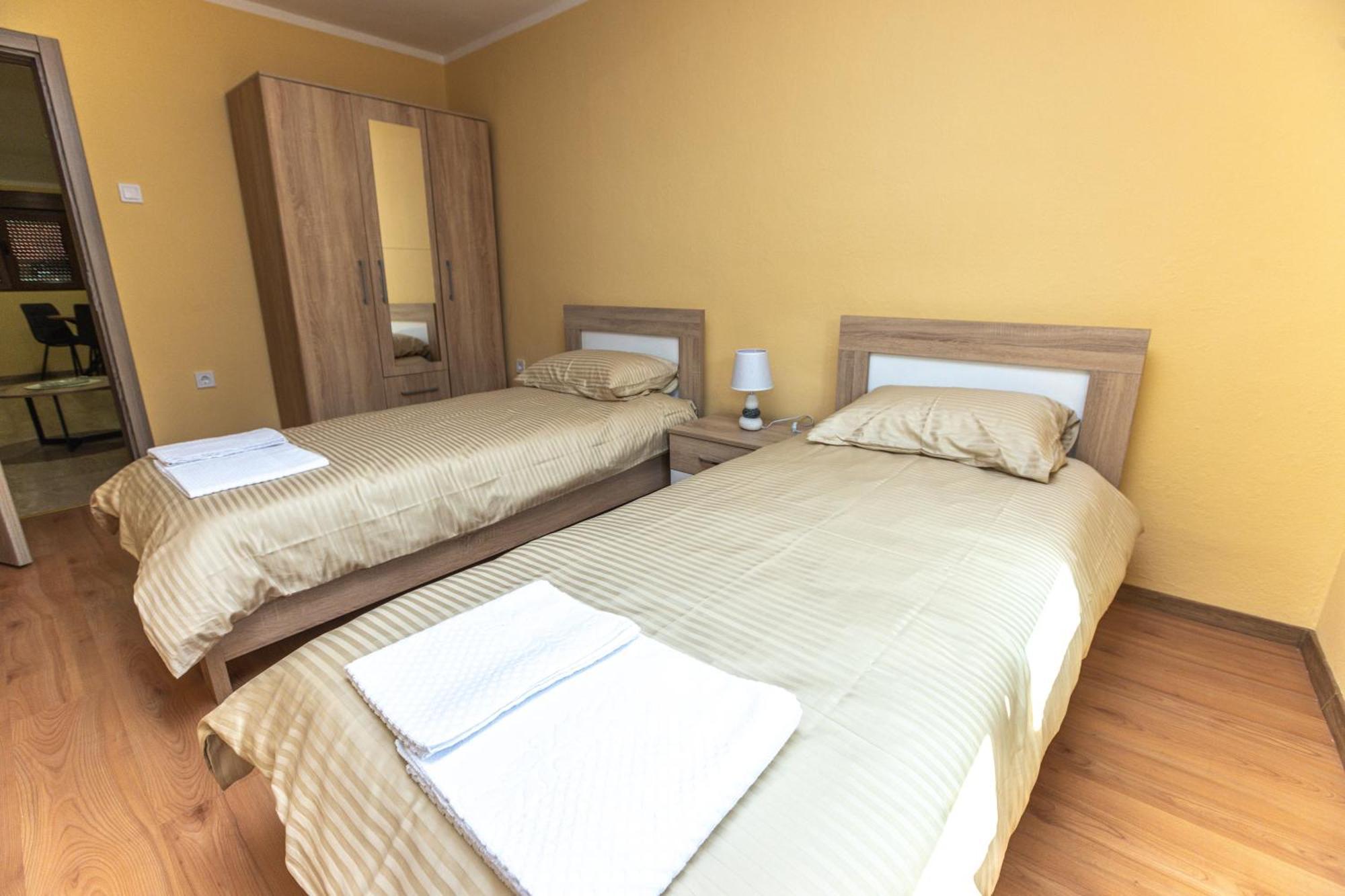 Apartmani Bulevar 采蒂涅 外观 照片