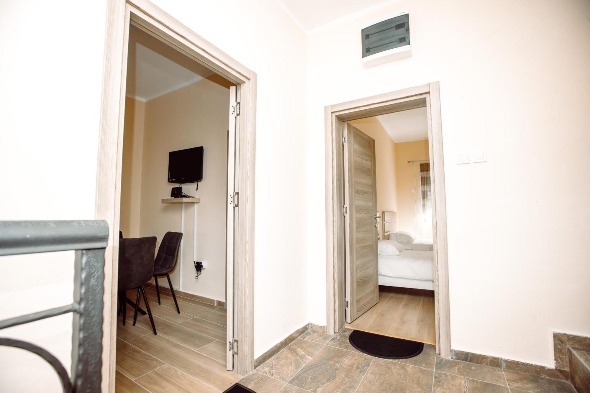 Apartmani Bulevar 采蒂涅 外观 照片