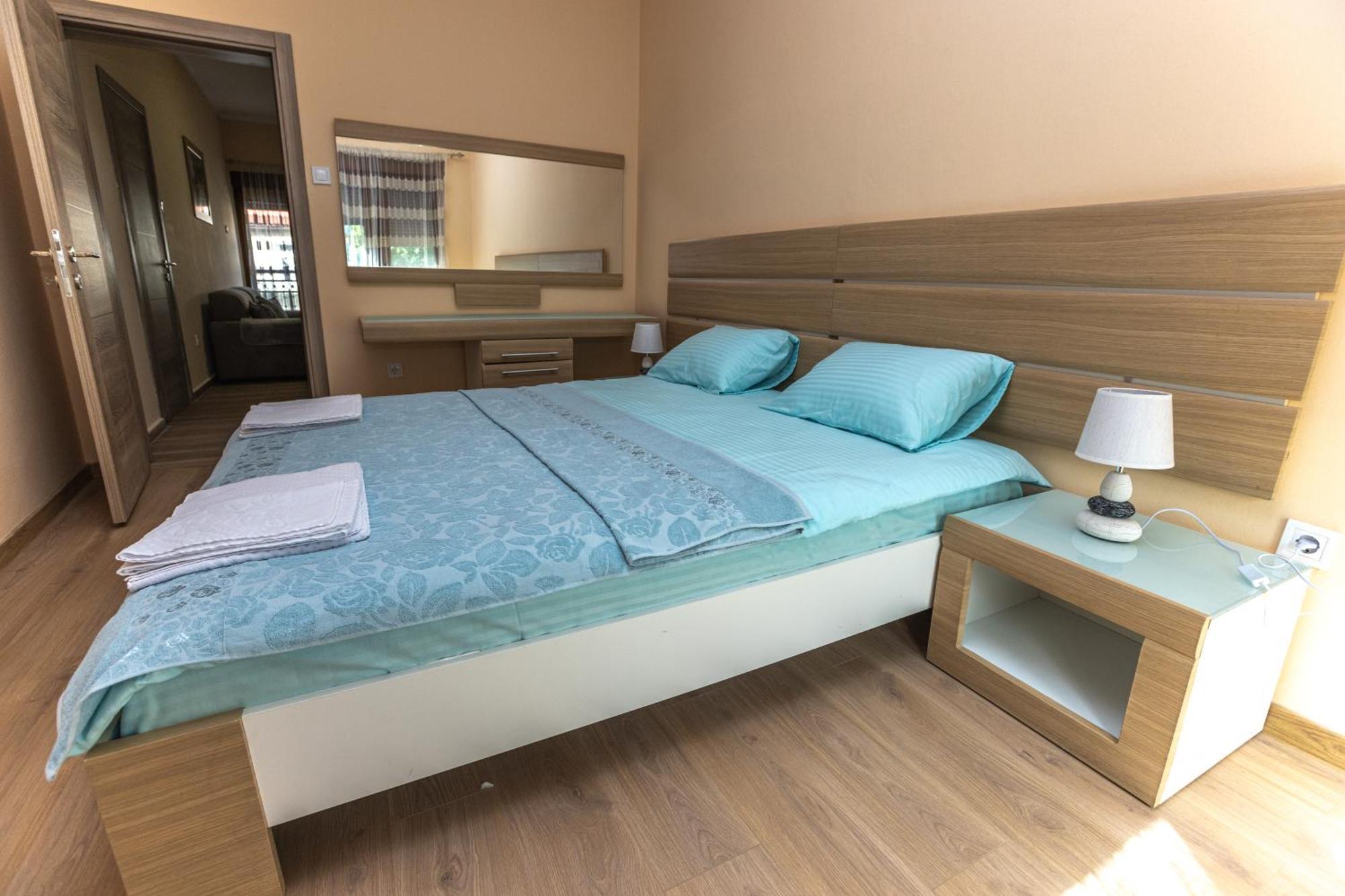 Apartmani Bulevar 采蒂涅 外观 照片