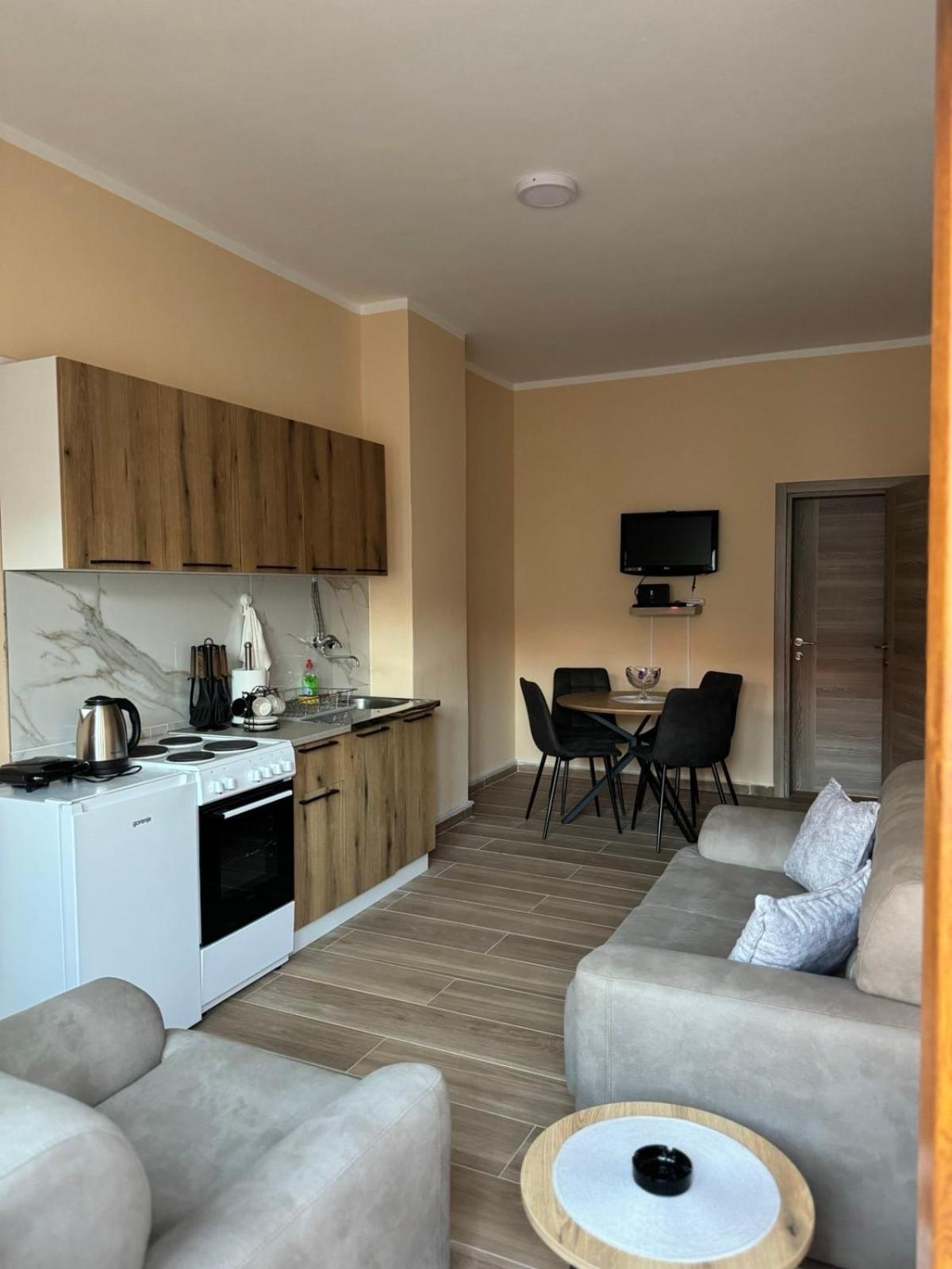 Apartmani Bulevar 采蒂涅 外观 照片