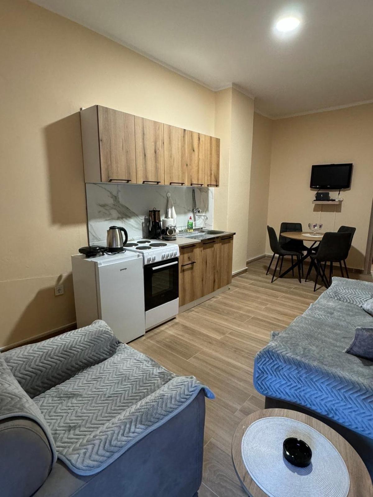 Apartmani Bulevar 采蒂涅 外观 照片