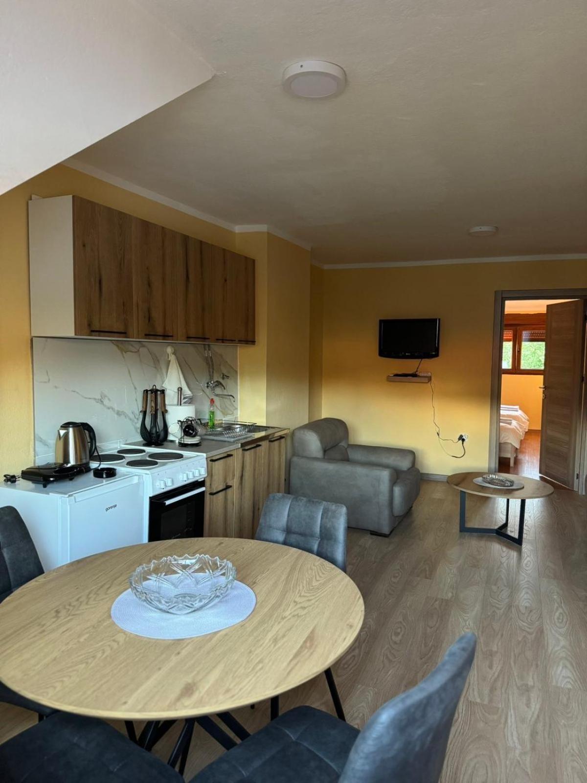 Apartmani Bulevar 采蒂涅 外观 照片